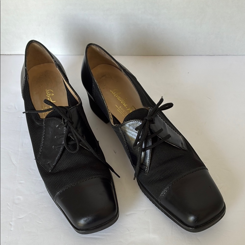 Salvatore Ferragamo lace up Oxfords
Black leather 
Size 39/8.5